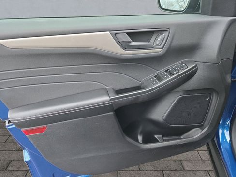 Certified 2022 Ford Escape SE image 10