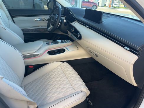 Used 2025 Genesis GV70 3.5T Sport w/ Sport Advanced Package image 14