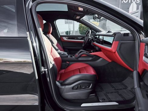 Used 2024 Porsche Cayenne Coupe image 21