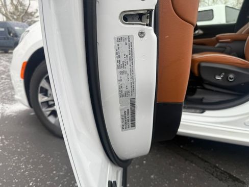 Used 2024 Chrysler Pacifica Pinnacle image 30