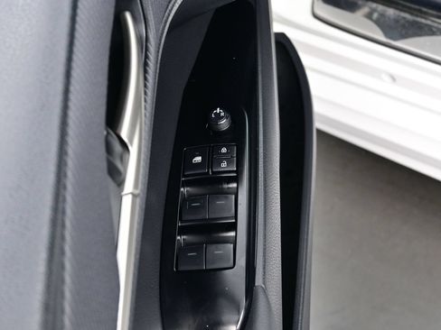 Used 2025 Toyota Camry SE w/ Convenience Package FWD image 10