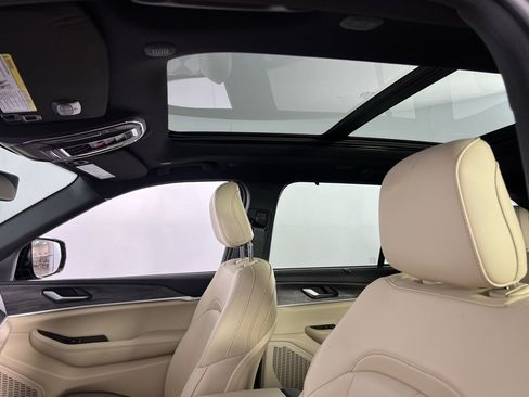 Certified 2024 Jeep Grand Cherokee Limited w/ Luxury Tech Group II image 24