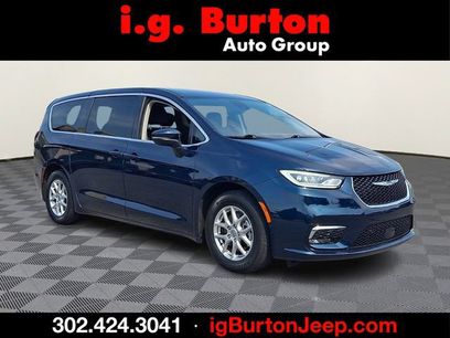 Used 2023 Chrysler Pacifica Touring-L