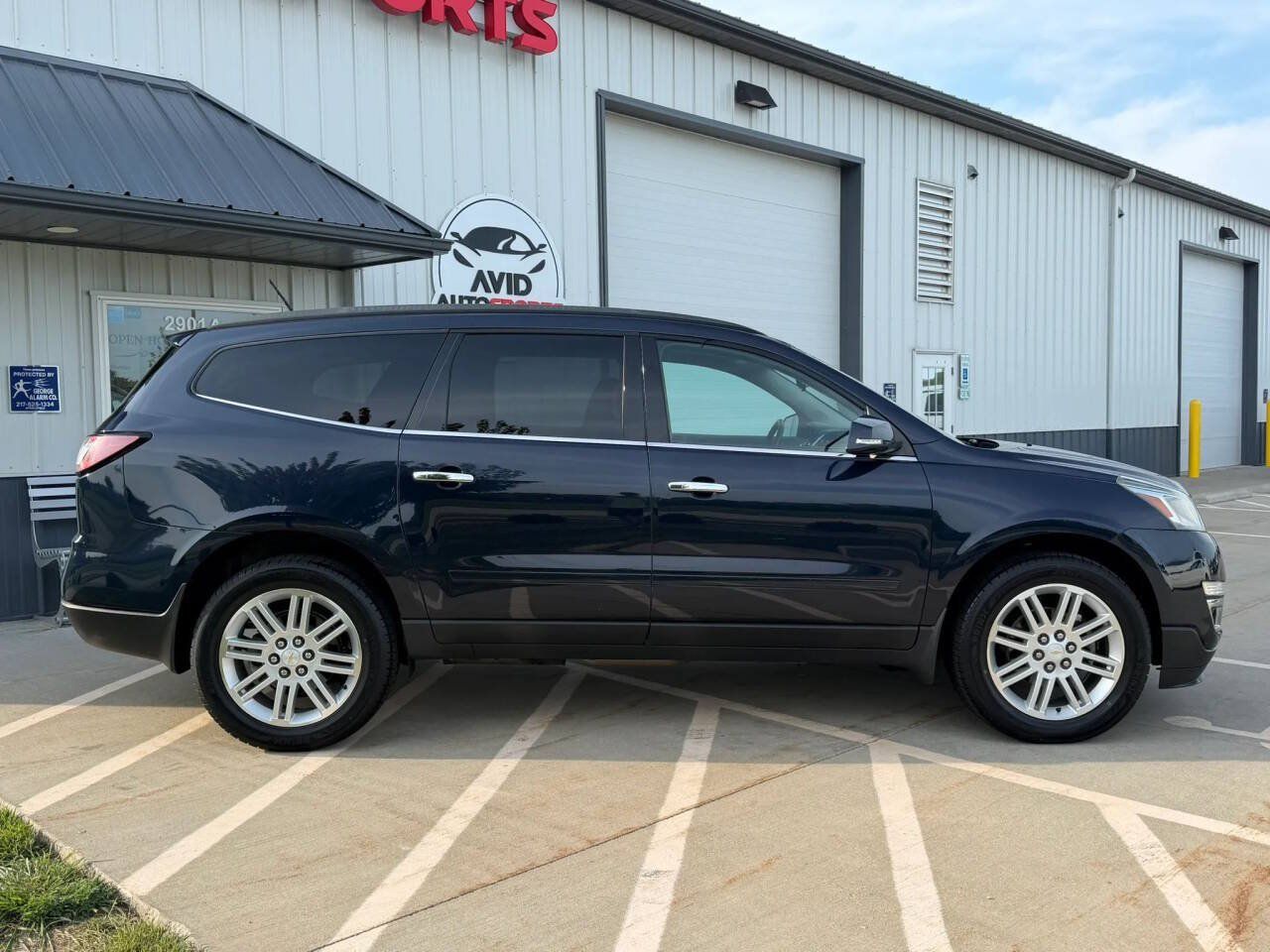 Used 2015 Chevrolet Traverse LT FWD image 3