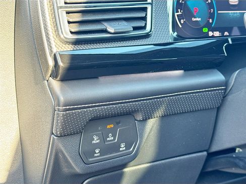 Used 2024 Volkswagen Atlas Cross Sport SEL image 9