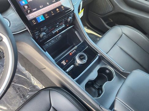 New 2025 Jeep Grand Cherokee L Limited w/ Trailer Tow Package image 9