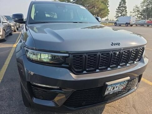 Used 2023 Jeep Grand Cherokee Limited w/ Luxury Tech Group II AWD/4WD image 13
