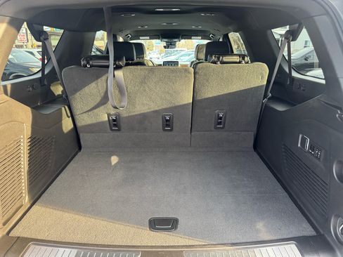 Used 2023 Chevrolet Suburban Premier image 27