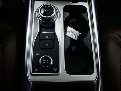 Used 2024 Ford Explorer King Ranch w/ Technology Package AWD/4WD image 18