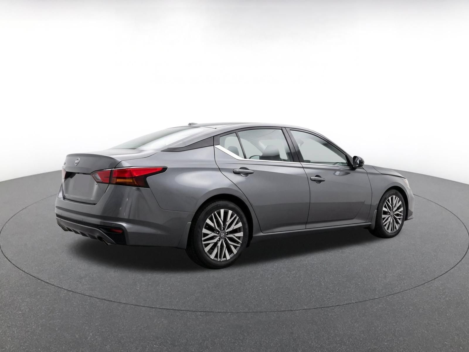 Used 2025 Nissan Altima 2.5 SV FWD image 8