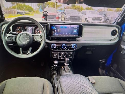 Used 2024 Jeep Wrangler Unlimited Sport AWD/4WD image 5