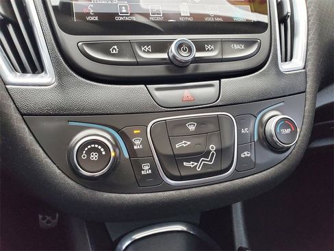 Used 2017 Chevrolet Malibu LT image 23