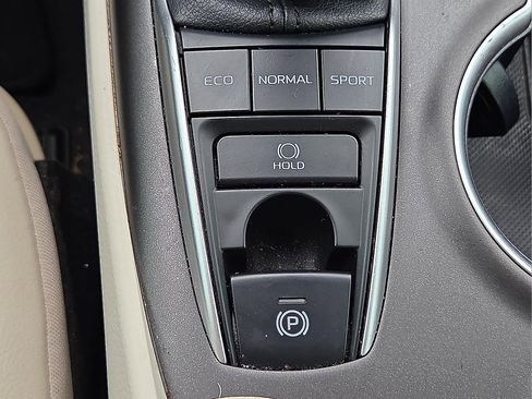 Used 2024 Toyota Camry XLE FWD image 18
