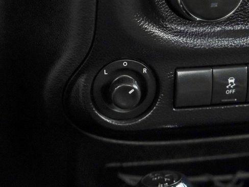 Used 2015 Jeep Wrangler Rubicon w/ Power Convenience Group image 23