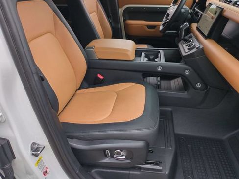 Used 2024 Land Rover Defender 130 X-Dynamic SE AWD/4WD image 18
