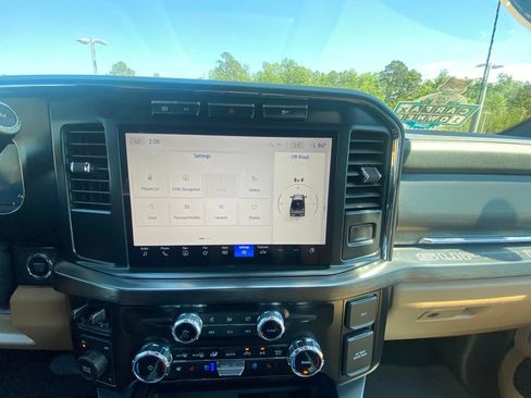 Used 2024 Ford F250 Lariat w/ Black Appearance Package AWD/4WD image 15