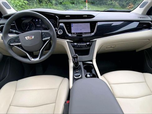 Certified 2024 Cadillac XT6 Premium Luxury w/ Technology Package AWD/4WD image 16
