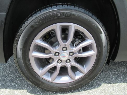 Used 2023 GMC Terrain SLT FWD image 8