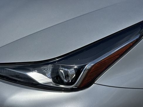 Used 2022 Toyota Prius LE FWD image 5