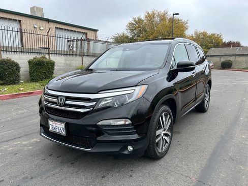 Used 2016 Honda Pilot Touring image 1