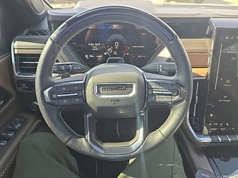 Used 2025 GMC Yukon XL Denali Ultimate AWD/4WD image 27