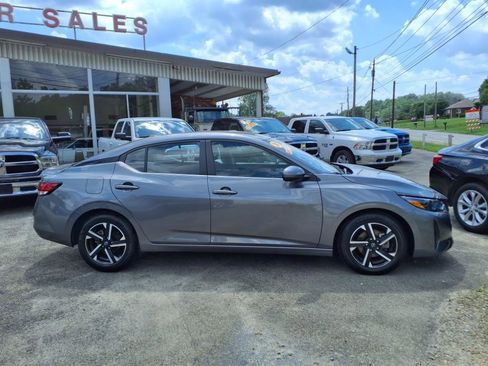 Used 2024 Nissan Sentra SV FWD image 2
