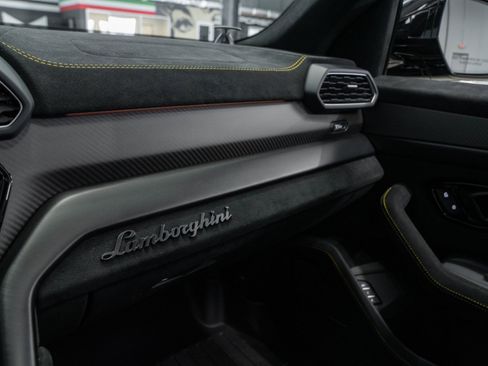 Used 2023 Lamborghini Urus Performante AWD/4WD image 33