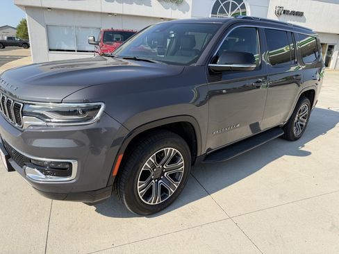 Used 2024 Jeep Wagoneer Series II AWD/4WD image 4