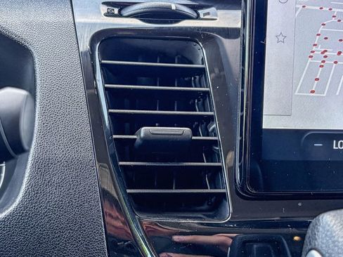 Used 2023 Ford Transit 350 XLT image 22