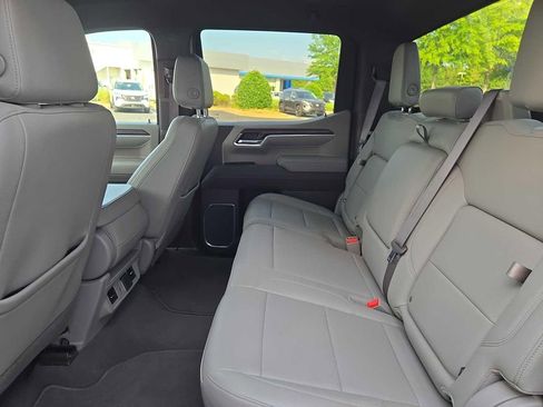 Used 2025 GMC Sierra 1500 SLT AWD/4WD image 14