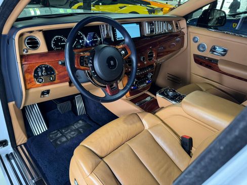 Used 2018 Rolls-Royce Phantom Extended Wheelbase image 9