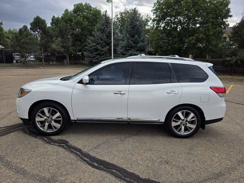 Used 2014 Nissan Pathfinder Platinum w/ Platinum Premium Package FWD image 2