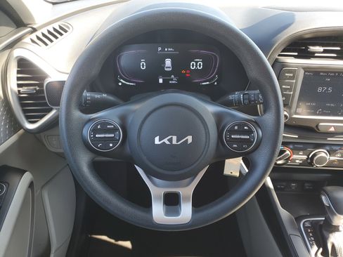 Used 2025 Kia Soul LX w/ LX Technology Package image 17