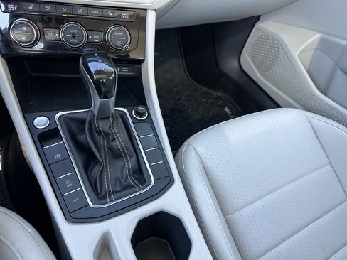 Used 2024 Volkswagen Jetta SE w/ Panoramic Sunroof Package FWD image 18