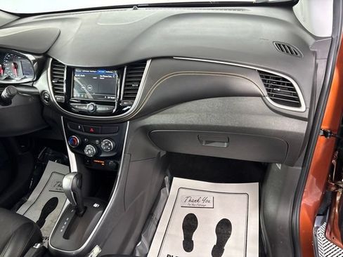Used 2019 Chevrolet Trax LT w/ LT Convenience Package FWD image 31