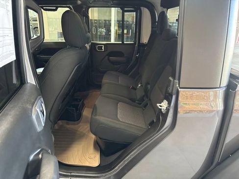 Used 2022 Jeep Gladiator Mojave w/ Cold Weather Group AWD/4WD image 40