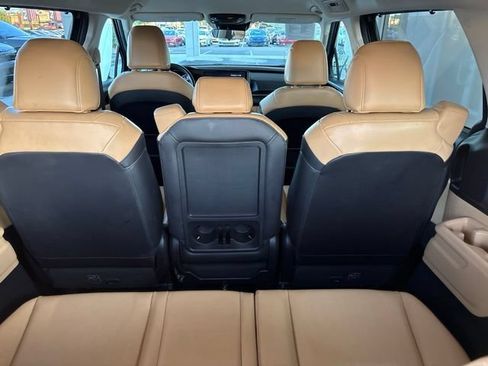 Used 2024 Kia Carnival EX FWD image 41