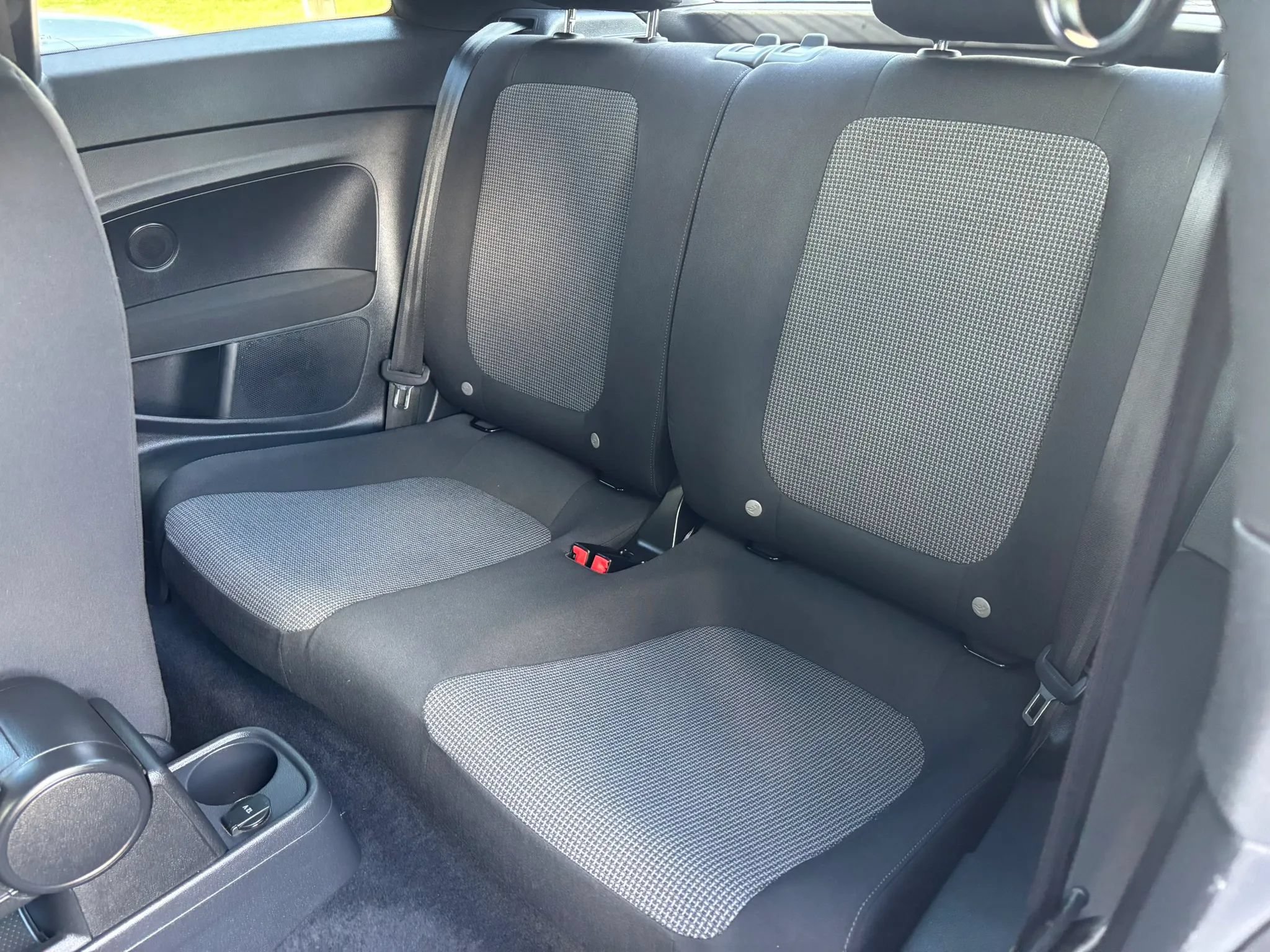 Used 2018 Volkswagen Beetle 2.0T S FWD image 48