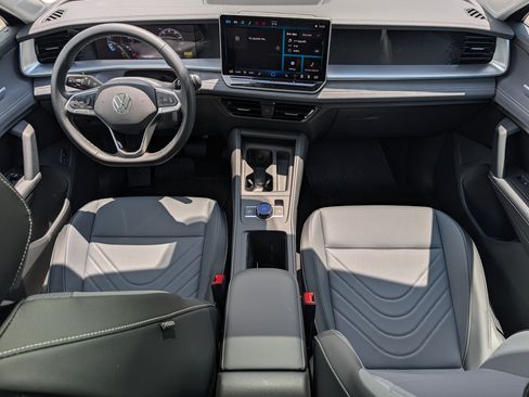 Certified 2026 Volkswagen Tiguan SE AWD/4WD image 10