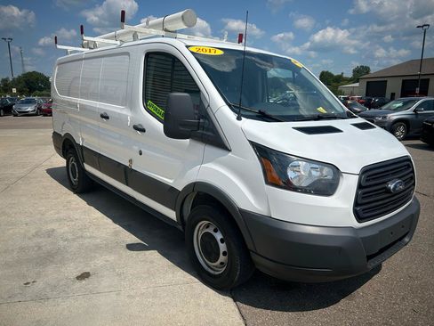 Used 2017 Ford Transit 250 130 Low Roof RWD image 3