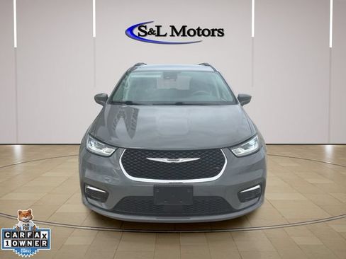Certified 2021 Chrysler Pacifica Touring w/ Cold Weather Group FWD image 3