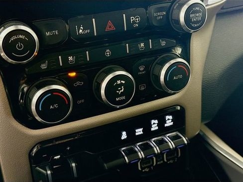 Used 2019 RAM 1500 Laramie RWD image 16