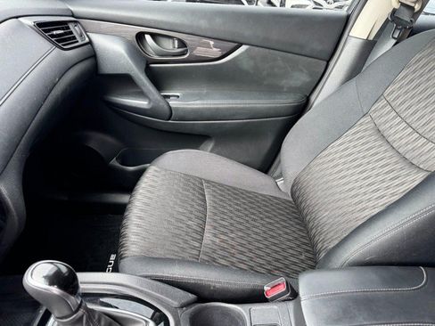 Used 2019 Nissan Rogue S FWD image 12