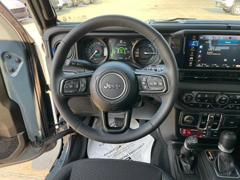 Used 2025 Jeep Wrangler Unlimited Rubicon 4xe w/ Safety Group AWD/4WD image 23