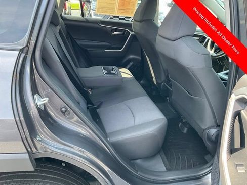 Used 2025 Toyota RAV4 XLE FWD image 30