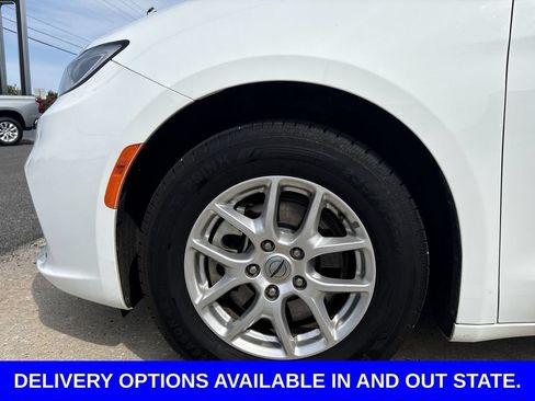 Used 2022 Chrysler Pacifica Touring-L FWD image 31