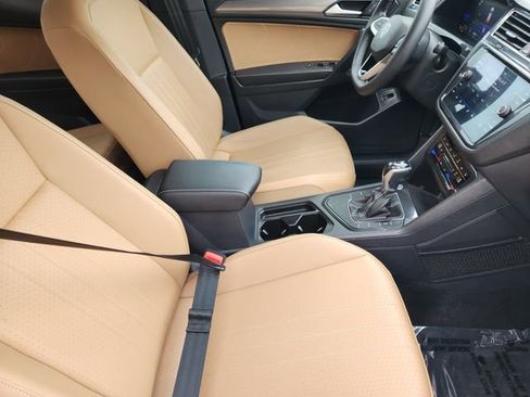 Used 2022 Volkswagen Tiguan SE FWD image 18