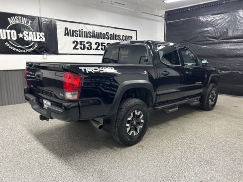 Used 2017 Toyota Tacoma TRD Off-Road w/ Premium & Technology Package AWD/4WD image 6