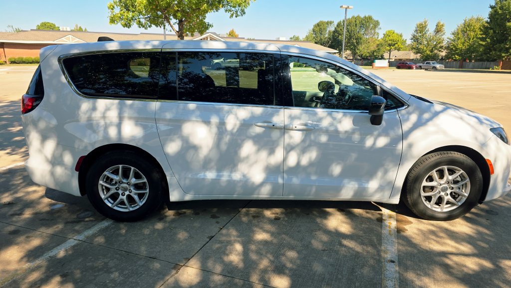 Used 2024 Chrysler Voyager LX FWD image 24