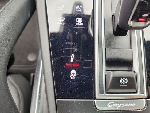 Used 2020 Porsche Cayenne Turbo image 24